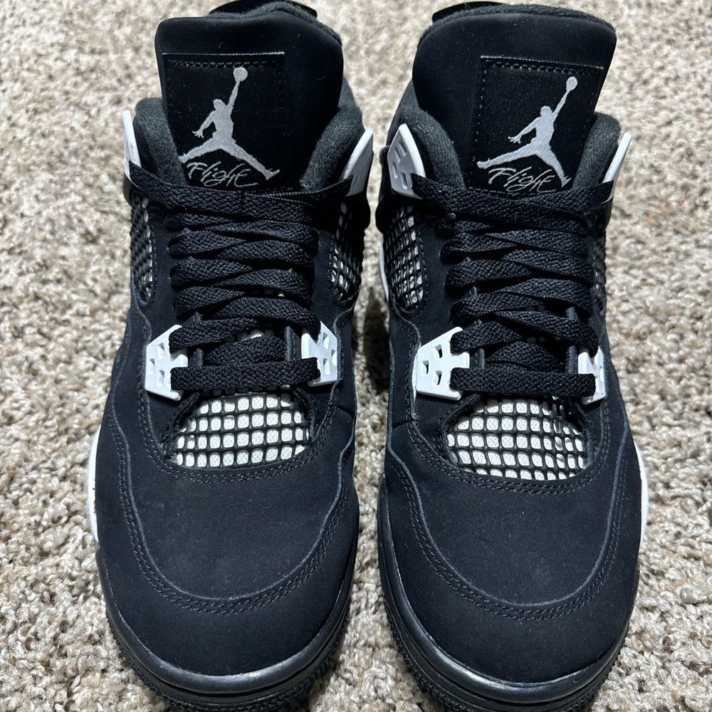 Jordan 4 White Thunder - Picture 4 of 9